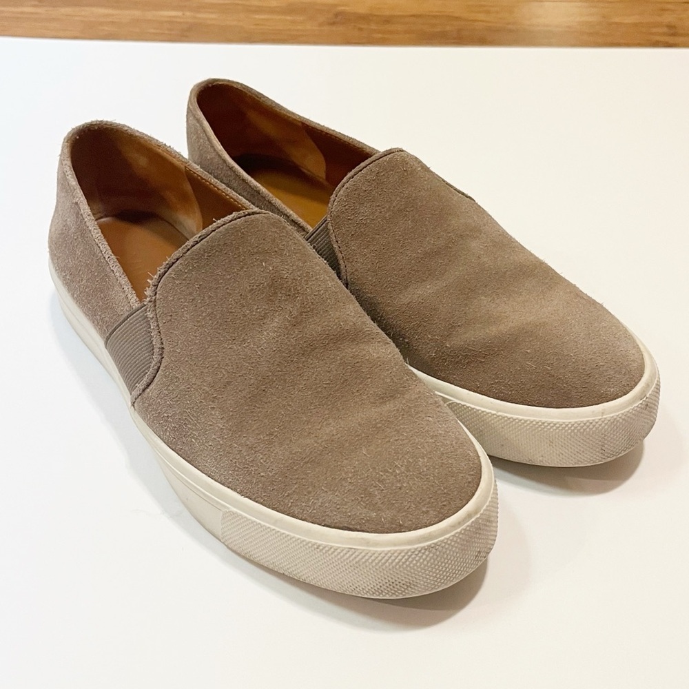 Vince Gray Tan Taupe Slip-On Suede Loafer Shoes W/ White Soles. Size 6 (Eu 36)